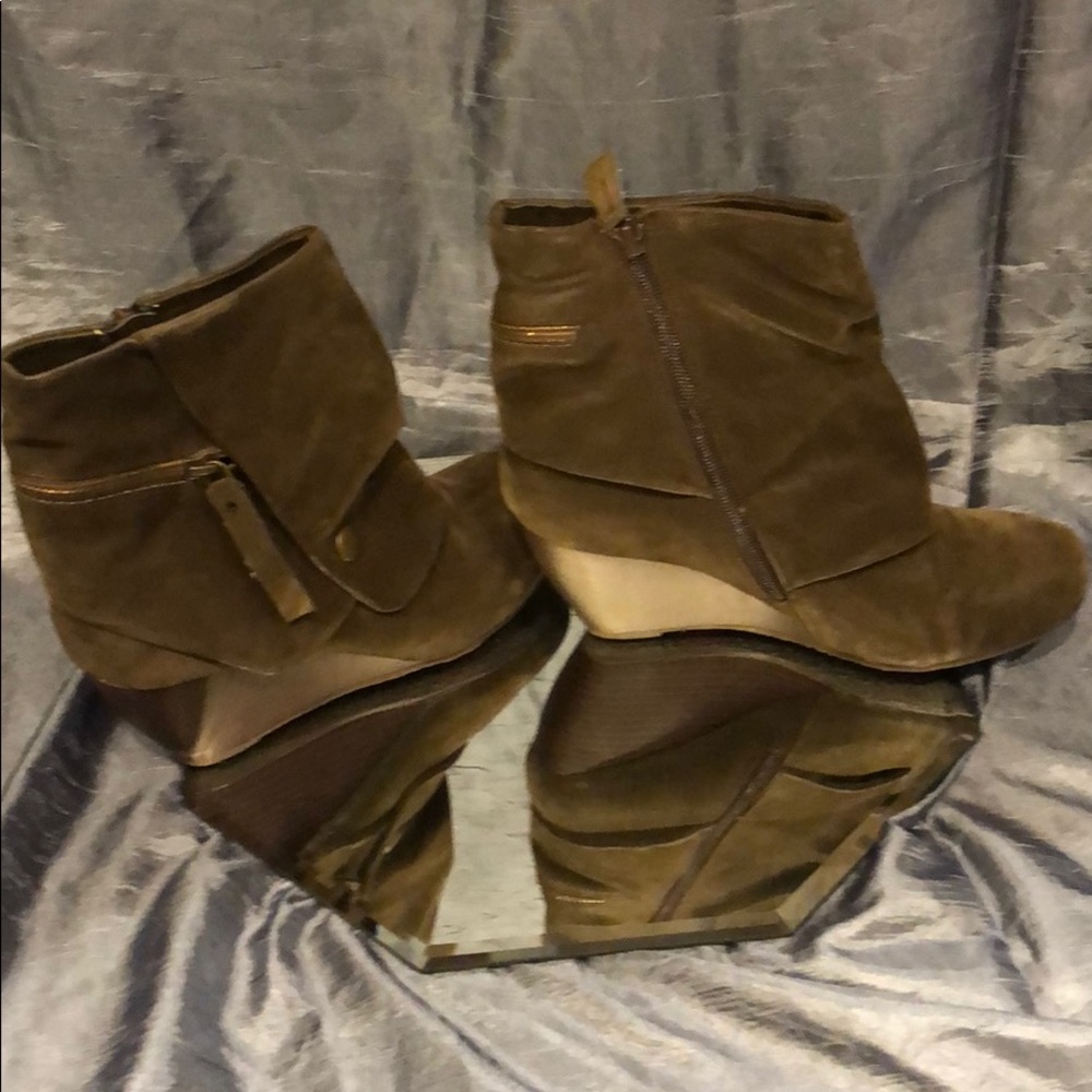 Wedge boots